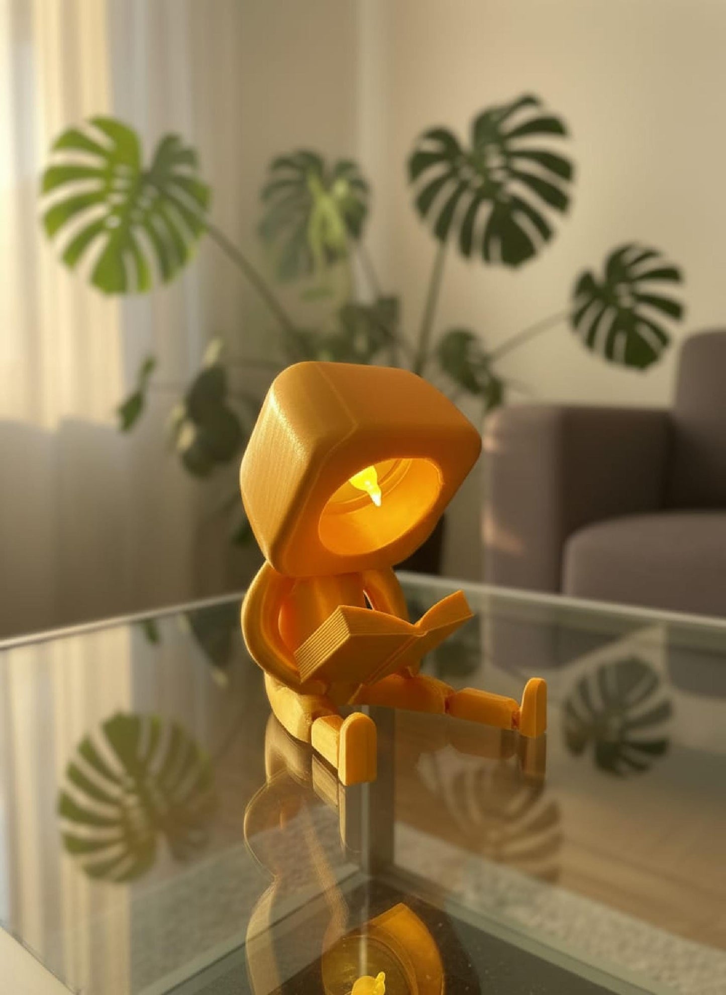 Enfeite Luminoso Articulado Personagem Lendo Livro Ideal para Decoração de Estantes e Mesas